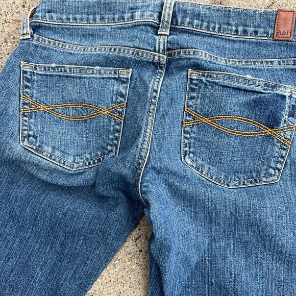ABERCROMBIE & FITCH, lightly distressed, bootcut women's 2R /32  inseam - Picture 4 of 9